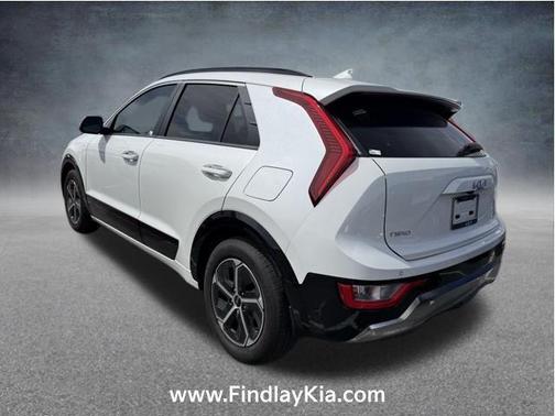 Snow White Pearl 2025 Kia Niro SX