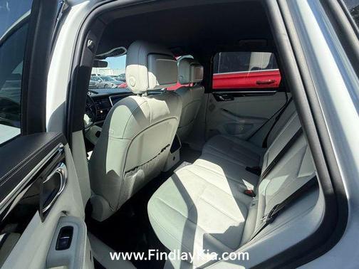 Carrara White Metallic 2022 Porsche Macan Macan