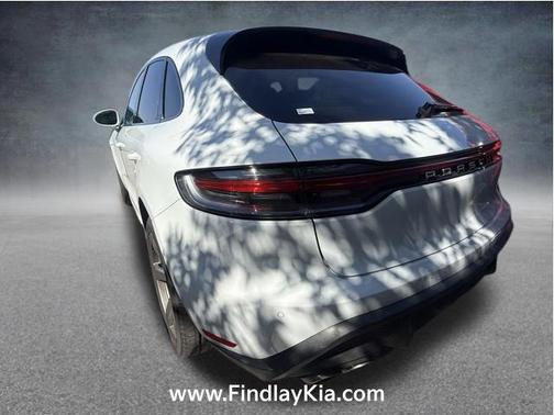 Carrara White Metallic 2022 Porsche Macan Macan