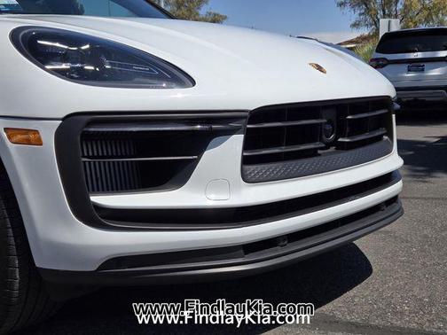 Carrara White Metallic 2022 Porsche Macan Macan