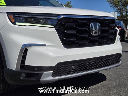 Platinum White Pearl 2024 Honda Pilot Touring 8-Passenger