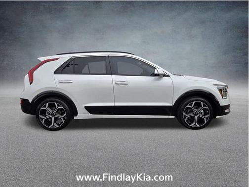 Snow White Pearl 2023 Kia Niro Touring