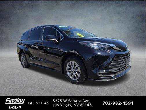 Midnight Black Metallic 2024 Toyota Sienna LE