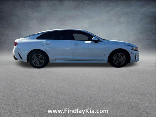 2022 Kia K5 LXS
