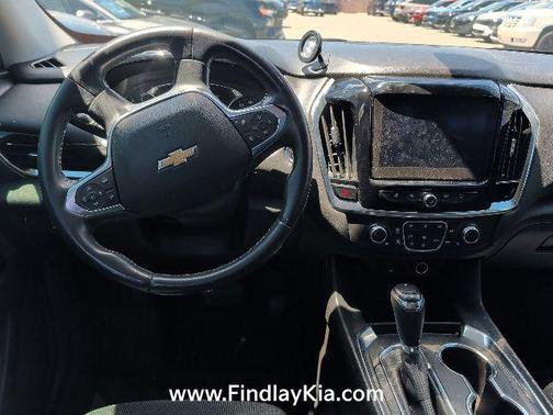 Iridescent Pearl Tricoat 2020 Chevrolet Traverse LT Cloth
