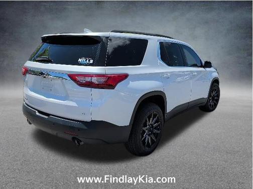 Iridescent Pearl Tricoat 2020 Chevrolet Traverse LT Cloth