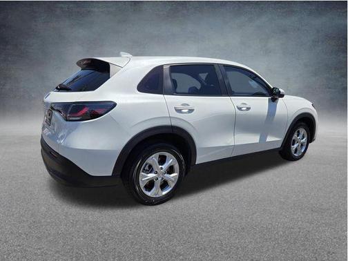 Platinum White Pearl 2023 Honda HR-V LX