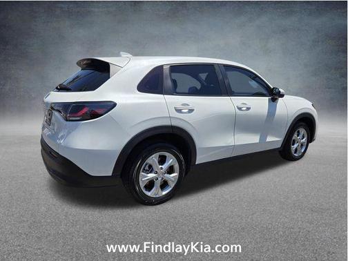 Platinum White Pearl 2023 Honda HR-V LX