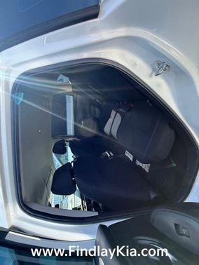 Platinum White Pearl 2023 Honda HR-V LX