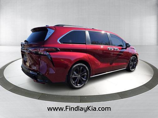 2022 Toyota Sienna XSE 7 Passenger