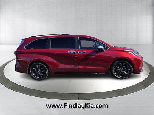 2022 Toyota Sienna XSE 7 Passenger