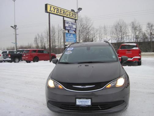 Photo 2 of 16 of 2020 Chrysler Voyager LXI