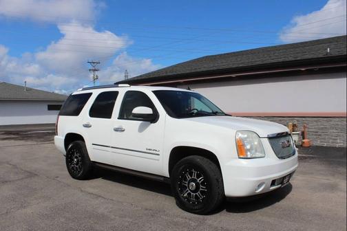Summit White 2011 GMC Yukon Denali