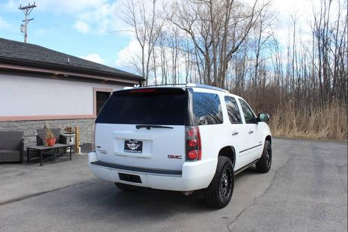 Summit White 2011 GMC Yukon Denali