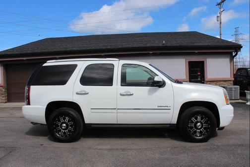 Summit White 2011 GMC Yukon Denali