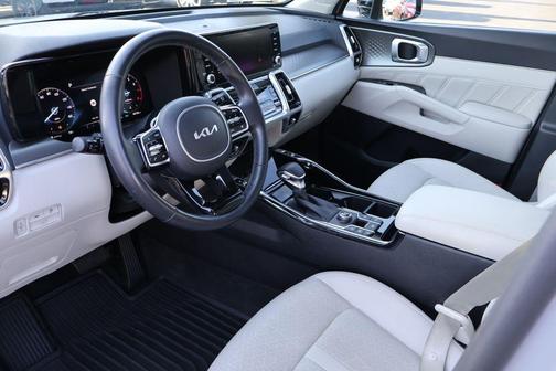 Wolf Gray 2023 Kia Sorento SX