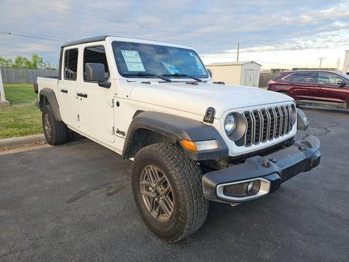 Bright White Clearcoat 2025 Jeep Gladiator Sport