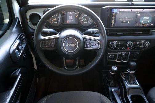 Bright White Clearcoat 2025 Jeep Gladiator Sport