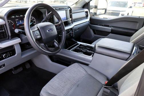 Oxford White 2024 Ford F-250 XLT