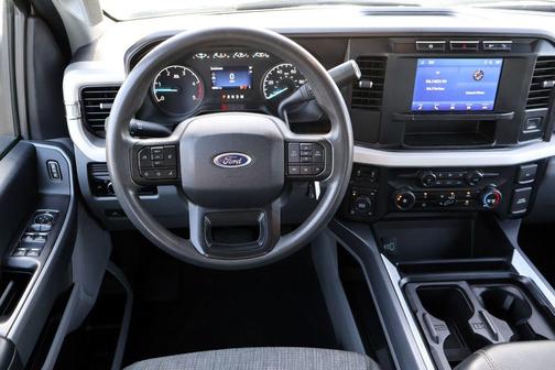 Oxford White 2024 Ford F-250 XLT