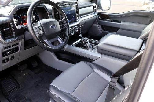 Oxford White 2023 Ford F-150 Lariat