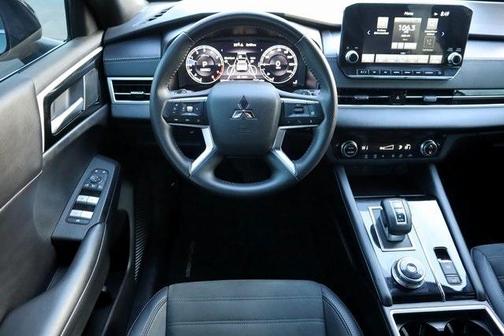 2024 Mitsubishi Outlander SE Black Edition