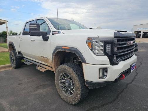 Summit White 2022 GMC Sierra 2500 AT4
