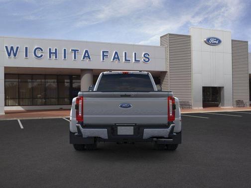 Avalanche 2026 Ford F-350 Lariat Super Duty