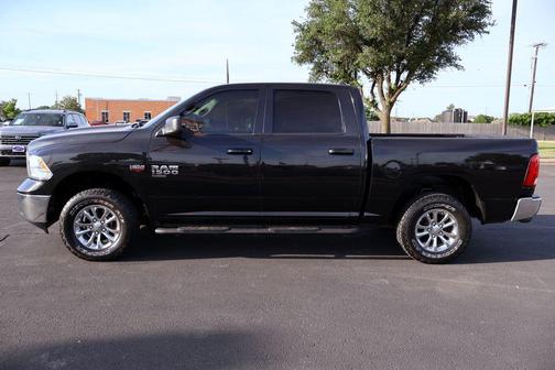 Brilliant Black Crystal Pearlcoat 2019 RAM 1500 Classic SLT