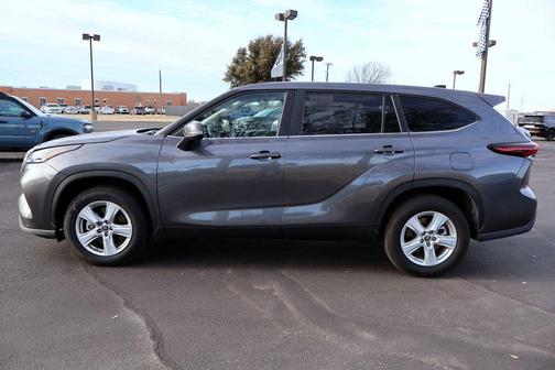 Magnetic Gray Metallic 2024 Toyota Highlander LE