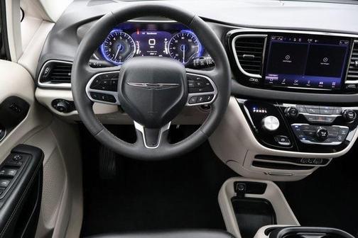 2024 Chrysler Pacifica Touring-L