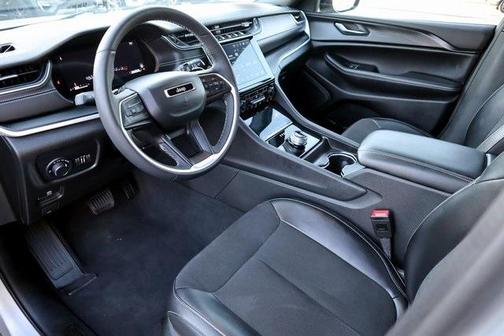2024 Jeep Grand Cherokee L Laredo