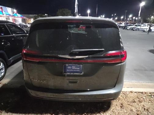 2023 Chrysler Pacifica Touring-L