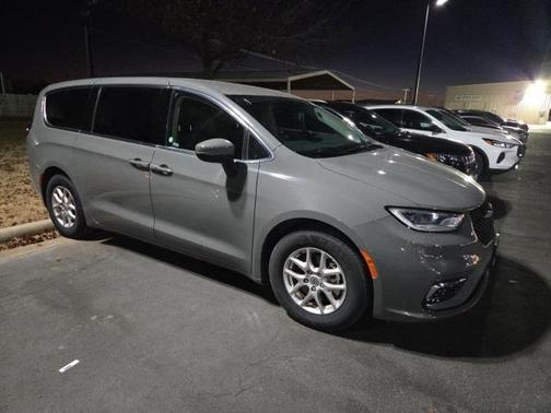 2023 Chrysler Pacifica Touring-L