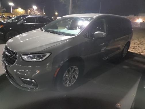 2023 Chrysler Pacifica Touring-L