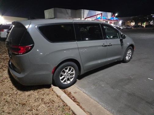 2023 Chrysler Pacifica Touring-L