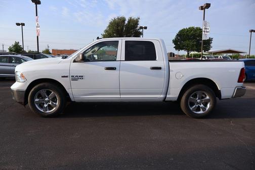 Bright White Clearcoat 2022 RAM 1500 Classic Tradesman