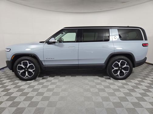 2024 Rivian R1S Adventure Package