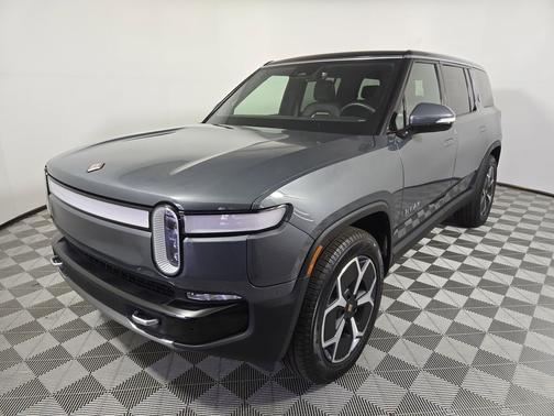 2024 Rivian R1S Adventure Package
