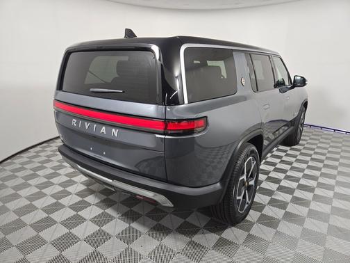2024 Rivian R1S Adventure Package
