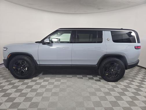2024 Rivian R1S Adventure Package