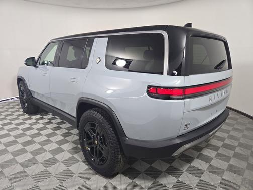 2024 Rivian R1S Adventure Package