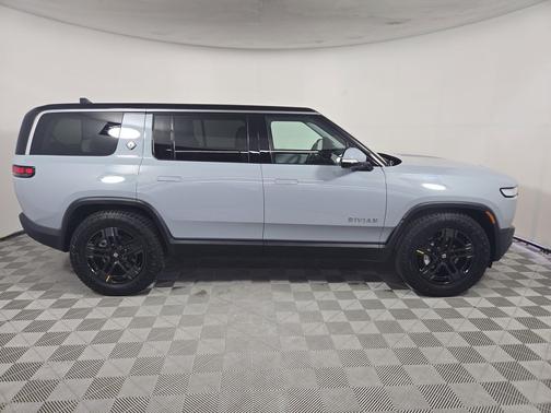 2024 Rivian R1S Adventure Package