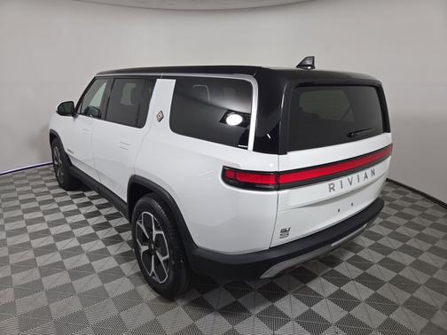 2024 Rivian R1S Adventure Package