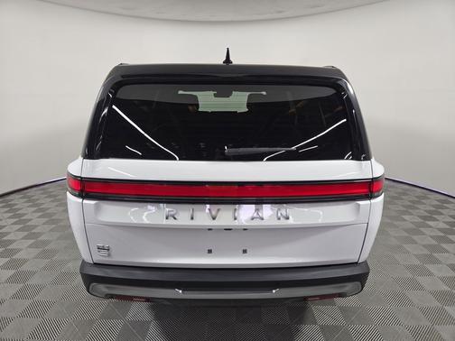 2024 Rivian R1S Adventure Package