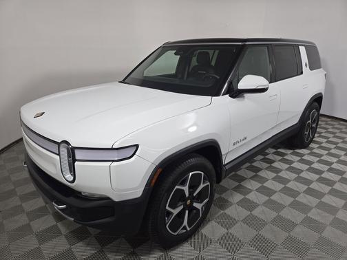 2024 Rivian R1S Adventure Package