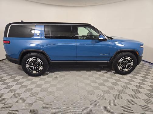 2023 Rivian R1S Adventure Package