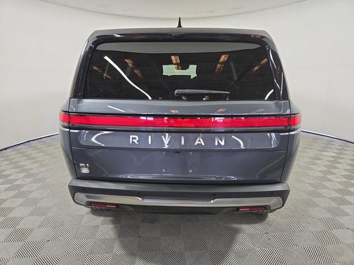 2024 Rivian R1S Adventure Package