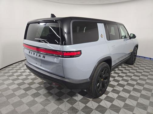 Limestone paint 2025 Rivian R1S Ascend Tri Motor Max Pack