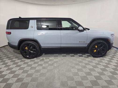 Limestone paint 2025 Rivian R1S Ascend Tri Motor Max Pack